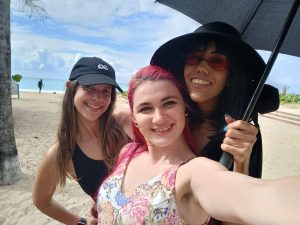 beach trio selfie